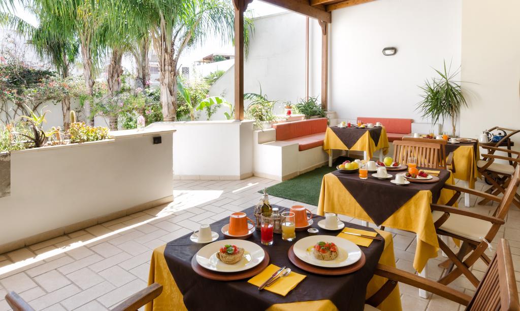 B&B L'Antica Rimessa Лечче Экстерьер фото