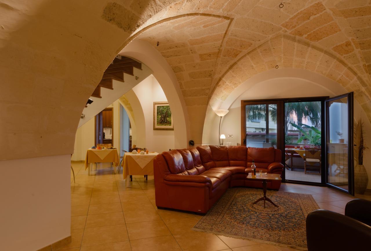 B&B L'Antica Rimessa Лечче Экстерьер фото